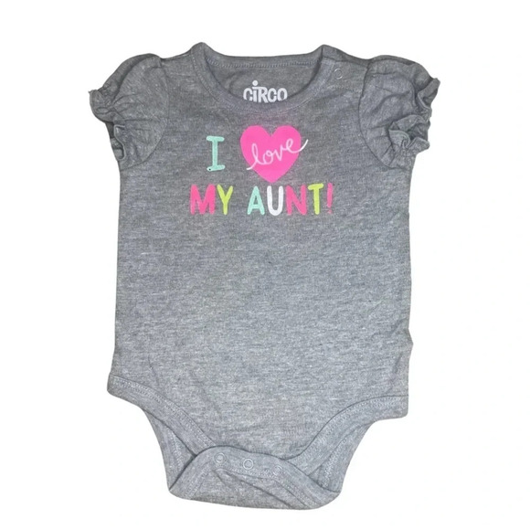 Onesie Bundle - “I Love My Aunt” & “I Love You” Themes, 0-3 Months with Hat - Picture 3 of 7